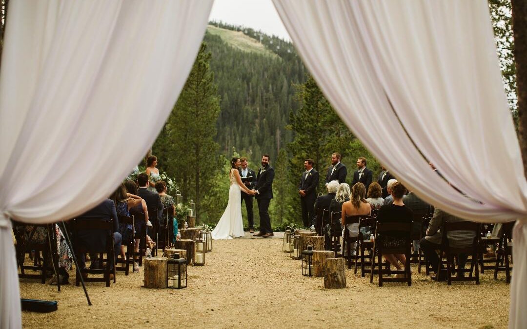 How to Honor A Loved One at a Wedding